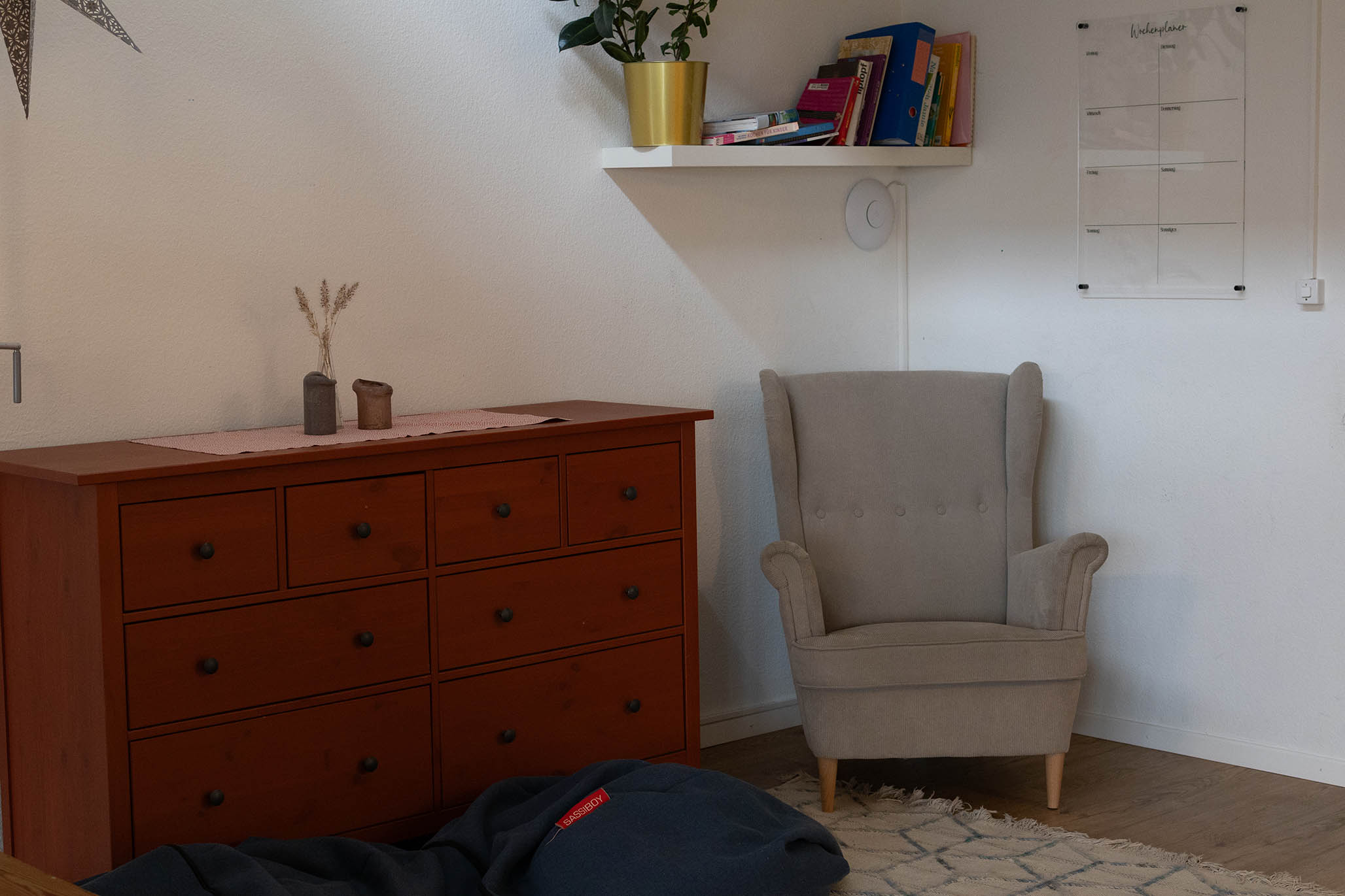 Leseecke mit Sessel in der Schülergruppe Seltiberg 