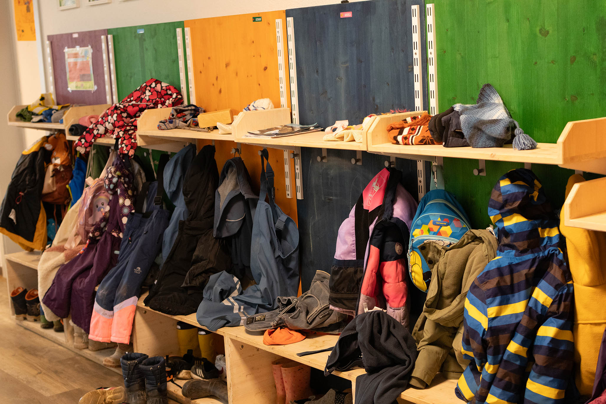Garderobe in der Kindergruppe Seltisberg